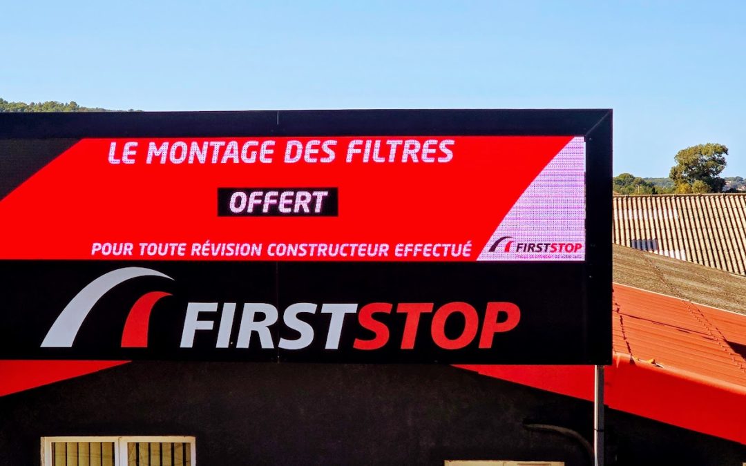 De l’Ombre à la Lumière : Comment l’enseigne numérique Pixelink a boosté le trafic du garage First Stop