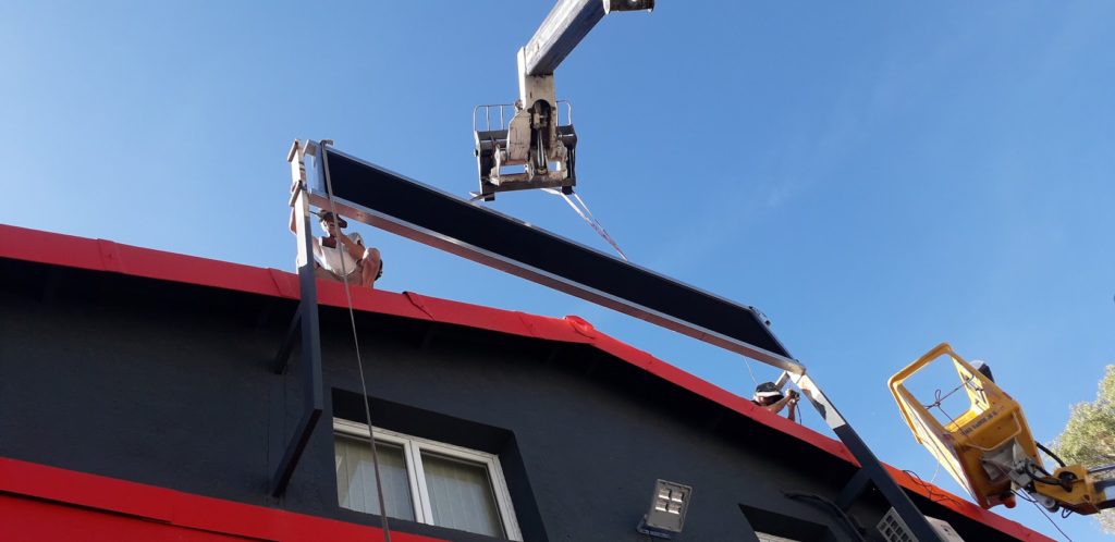Installation d'une enseigne numérique grand format à Six-Fours.
