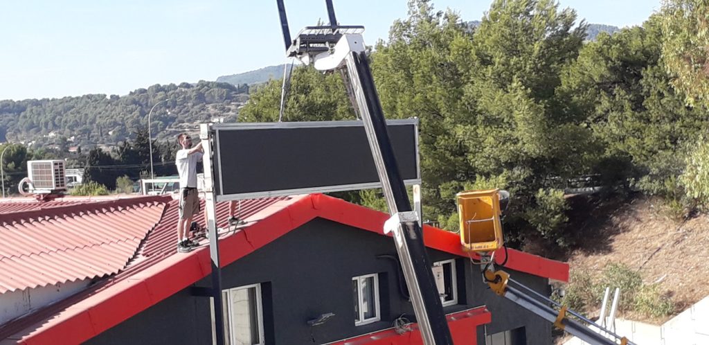 Installation d'une enseigne numérique grand format à Six-Fours.